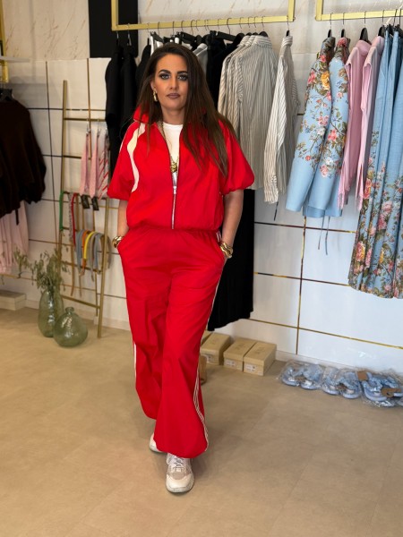 Jacke rot mit weißen Streifen